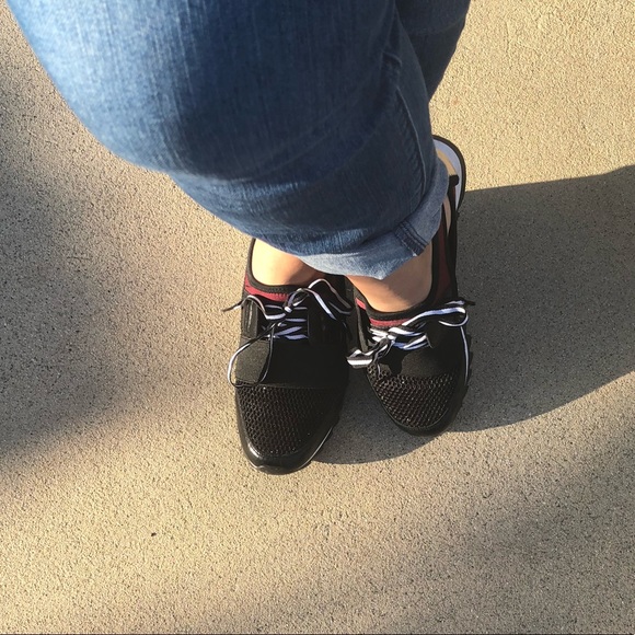 Trendy Burgundy Black side slit sneakers - Picture 3 of 7